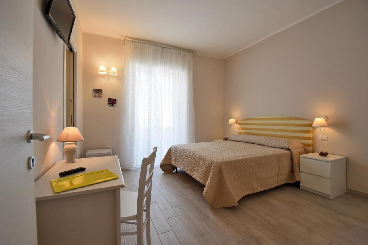 La Petite Maison Галиполи Екстериор снимка